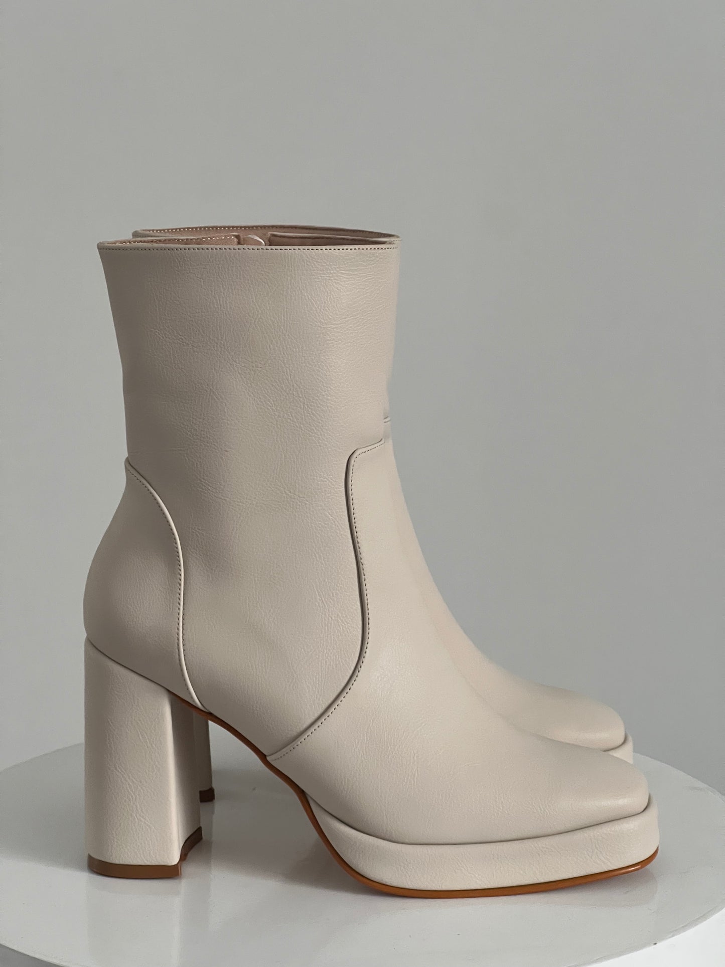 Collins Boots Cream latte