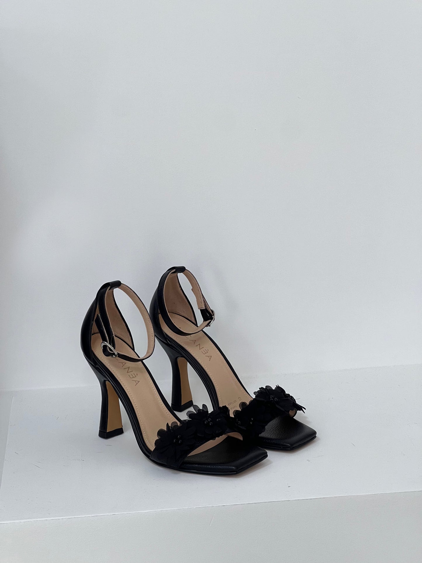 Jeanne Sandals Total black