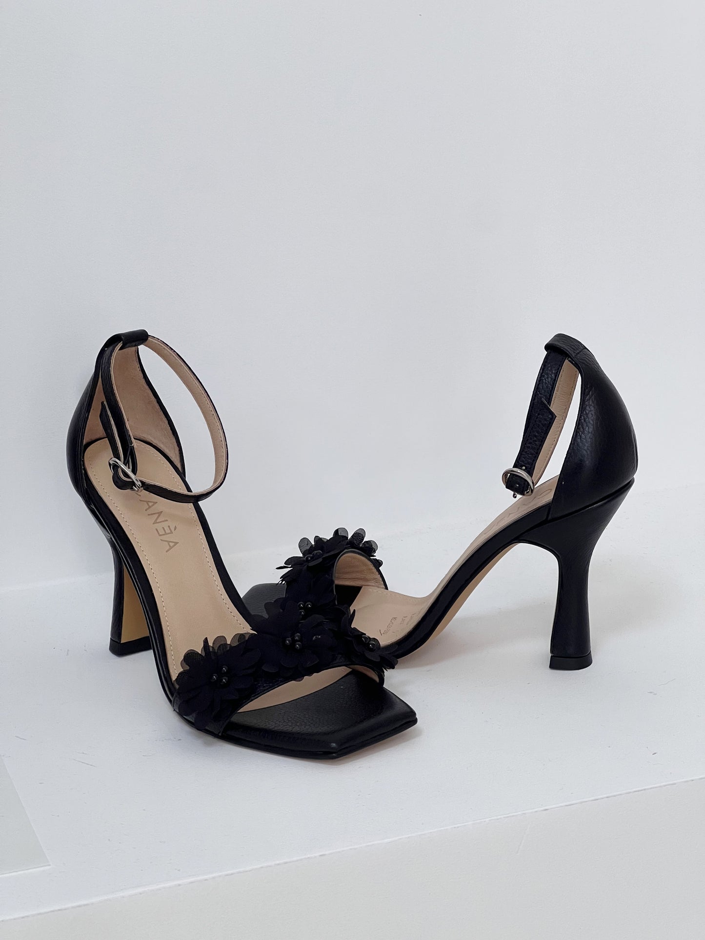 Jeanne Sandals Total black