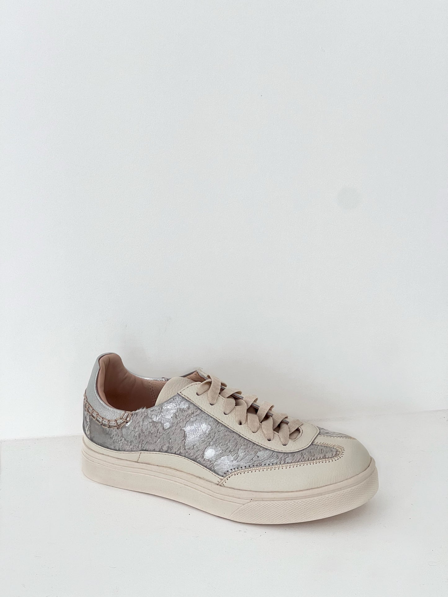 Zapatilla Woolf Cream & Silver