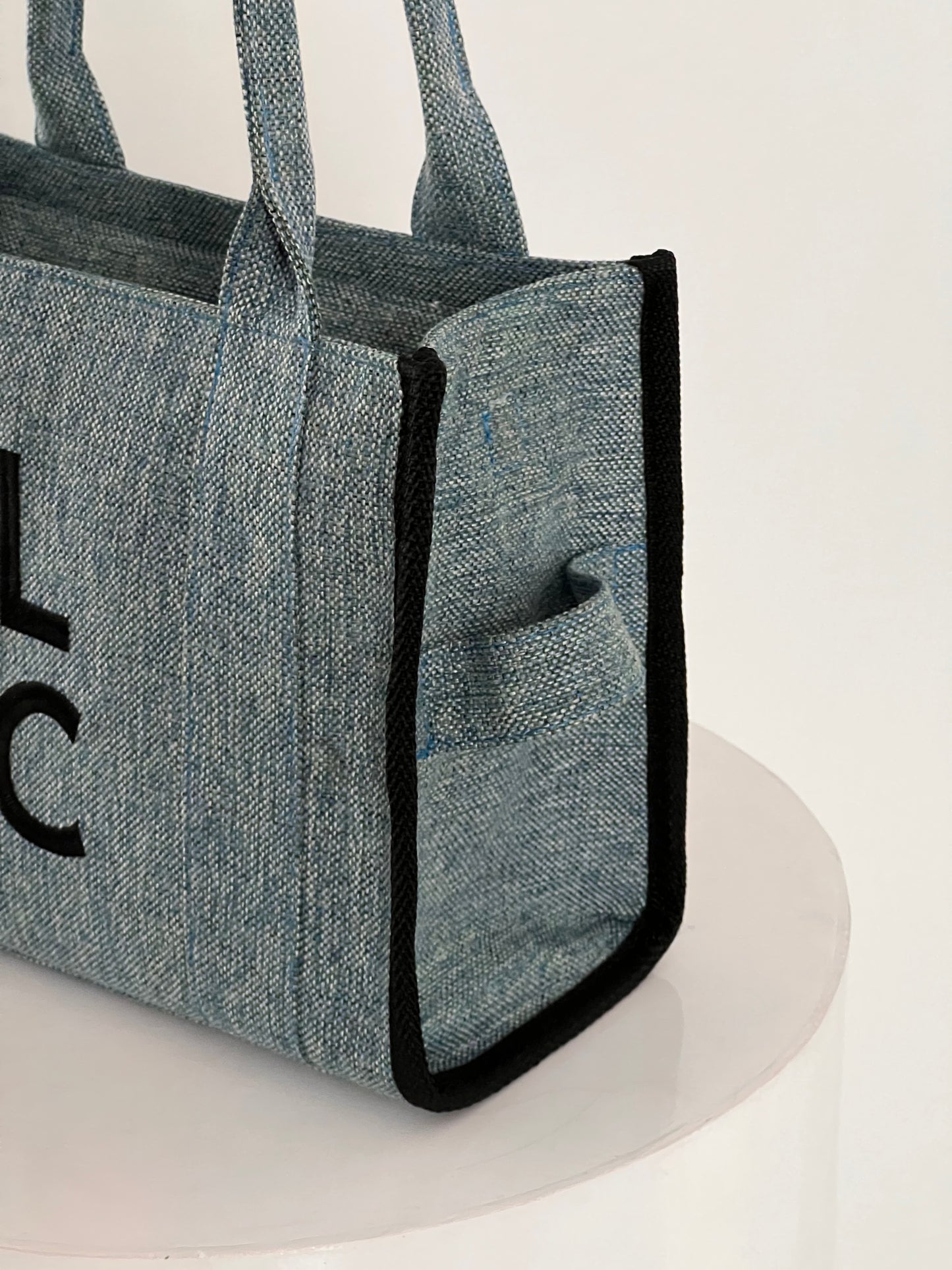 The Petit Tout light blue