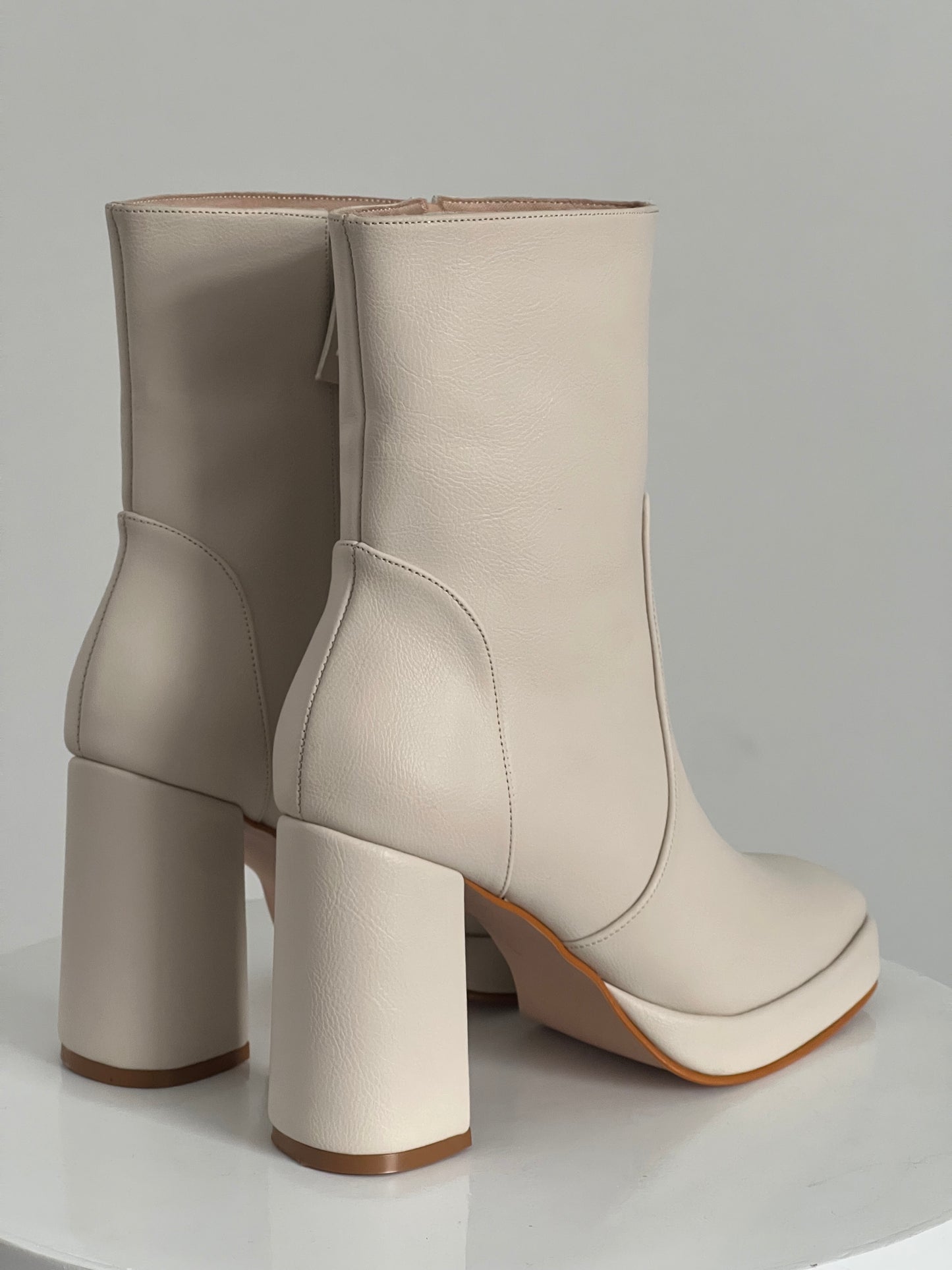 Collins Boots Cream latte