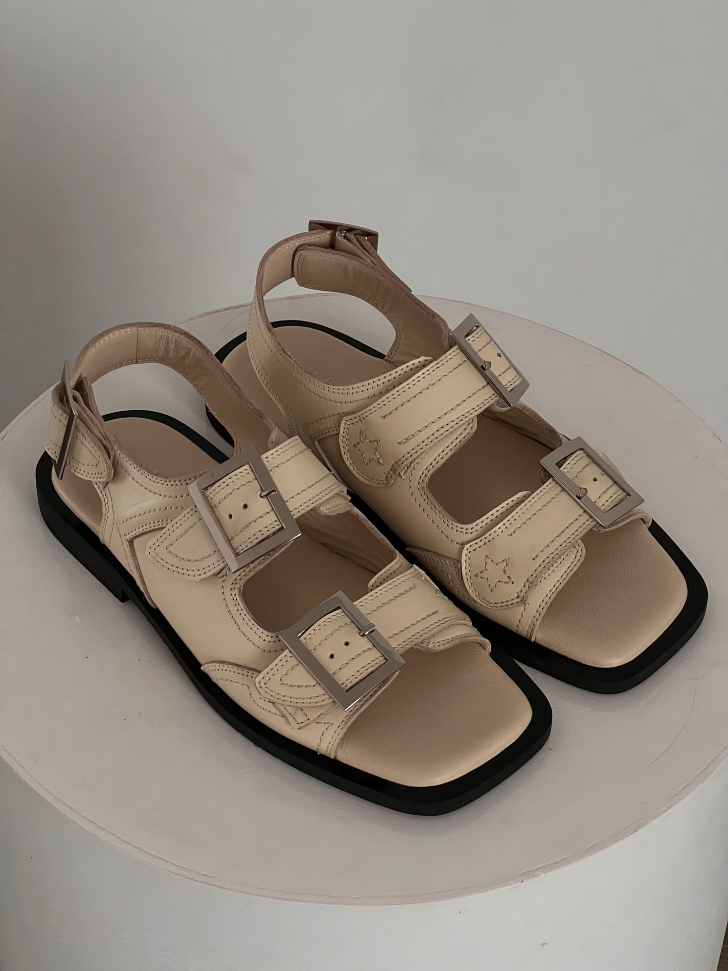 Ernest Sandals Off white