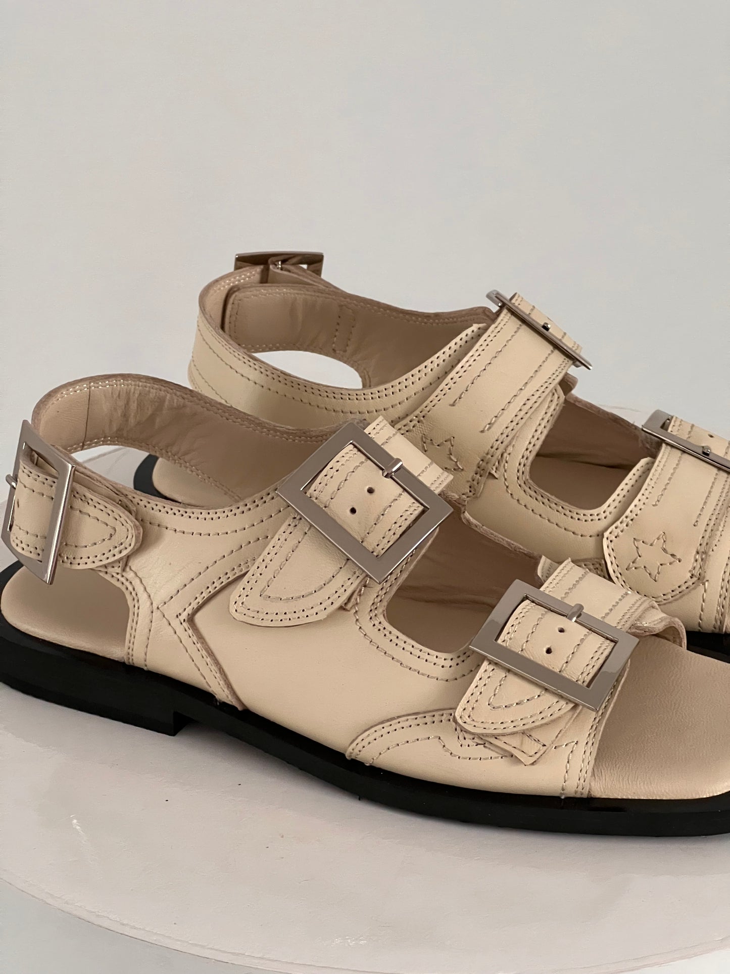 Ernest Sandals Off white