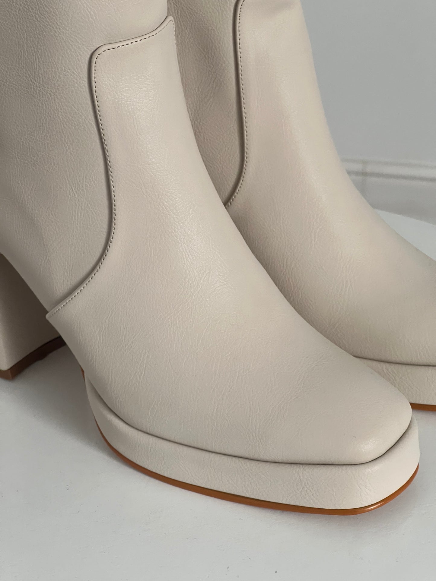 Collins Boots Cream latte