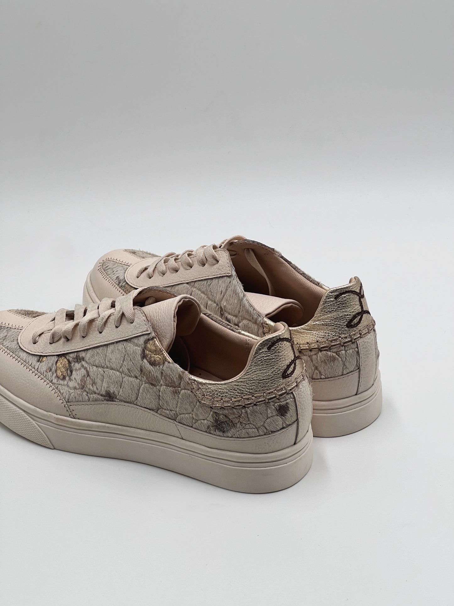 Zapatilla Woolf Cream & Gold