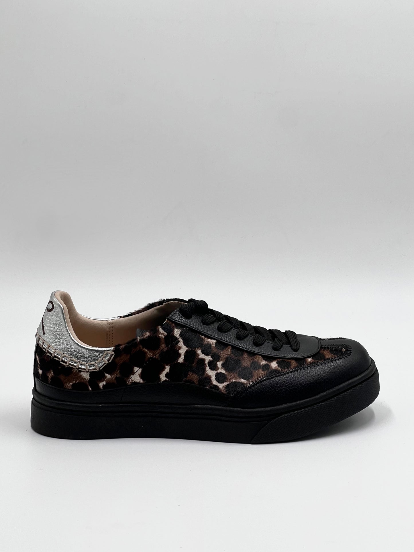 Zapatilla Woolf Total Black
