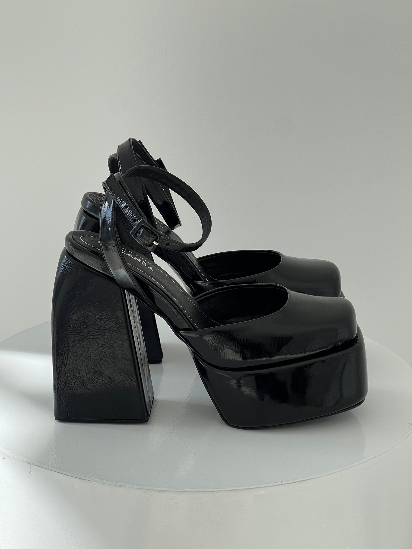 Elsa Platform Black