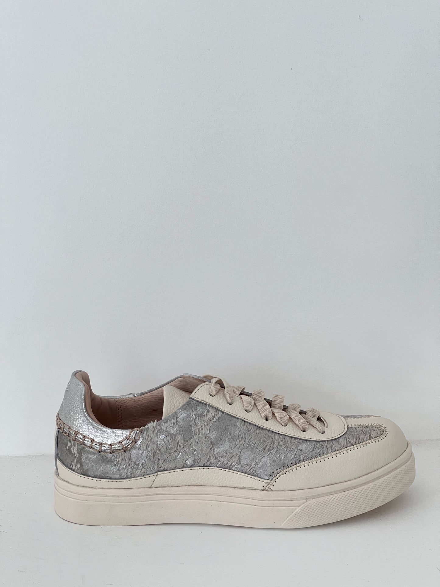 Zapatilla Woolf Cream & Silver