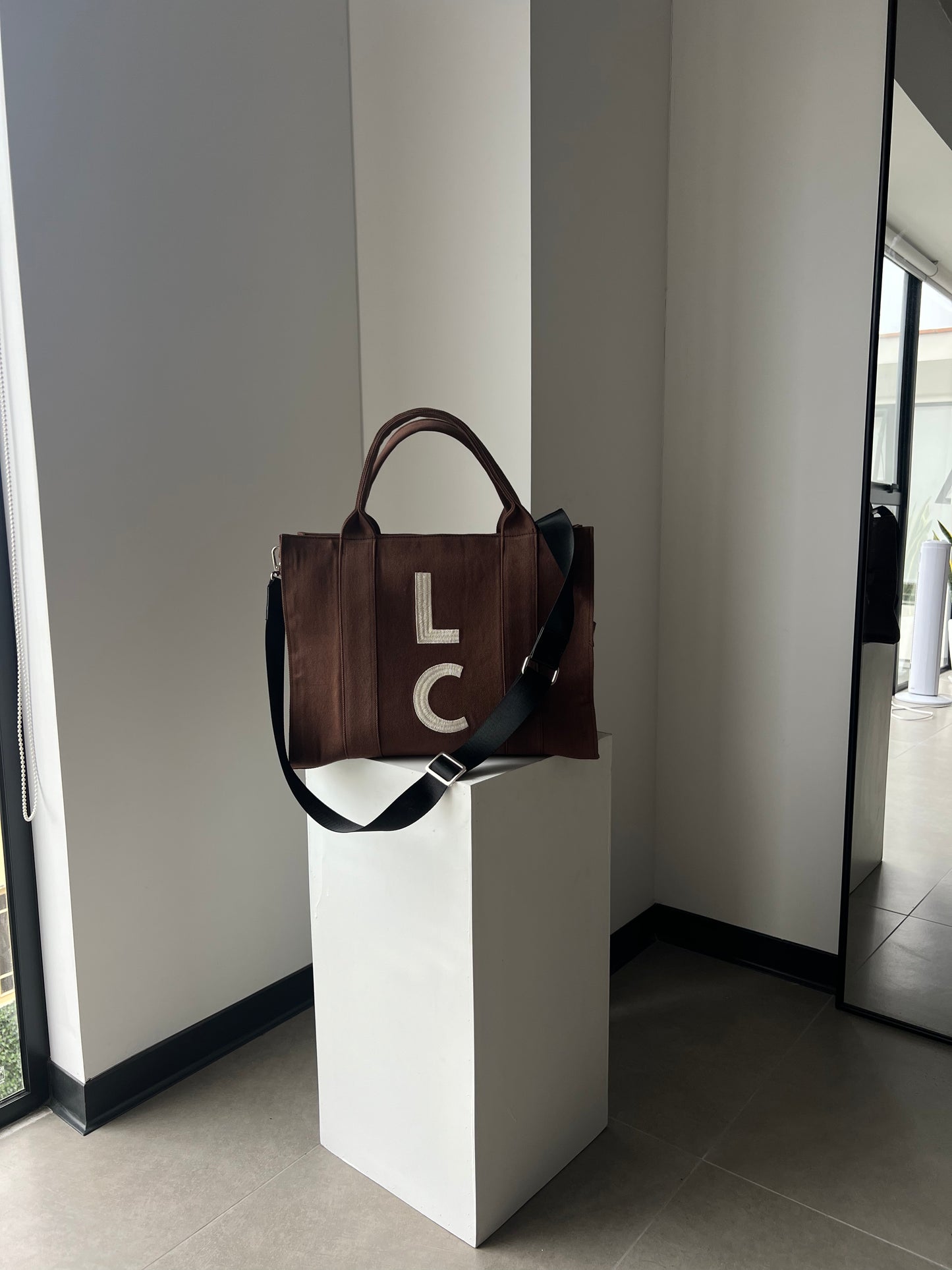 The Medium Tout Denim Brown