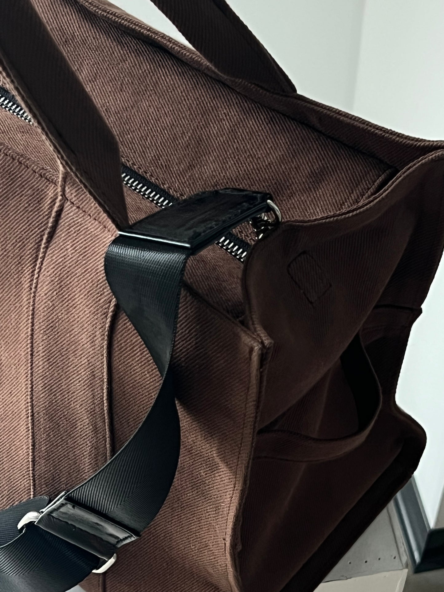 The Medium Tout Denim Brown