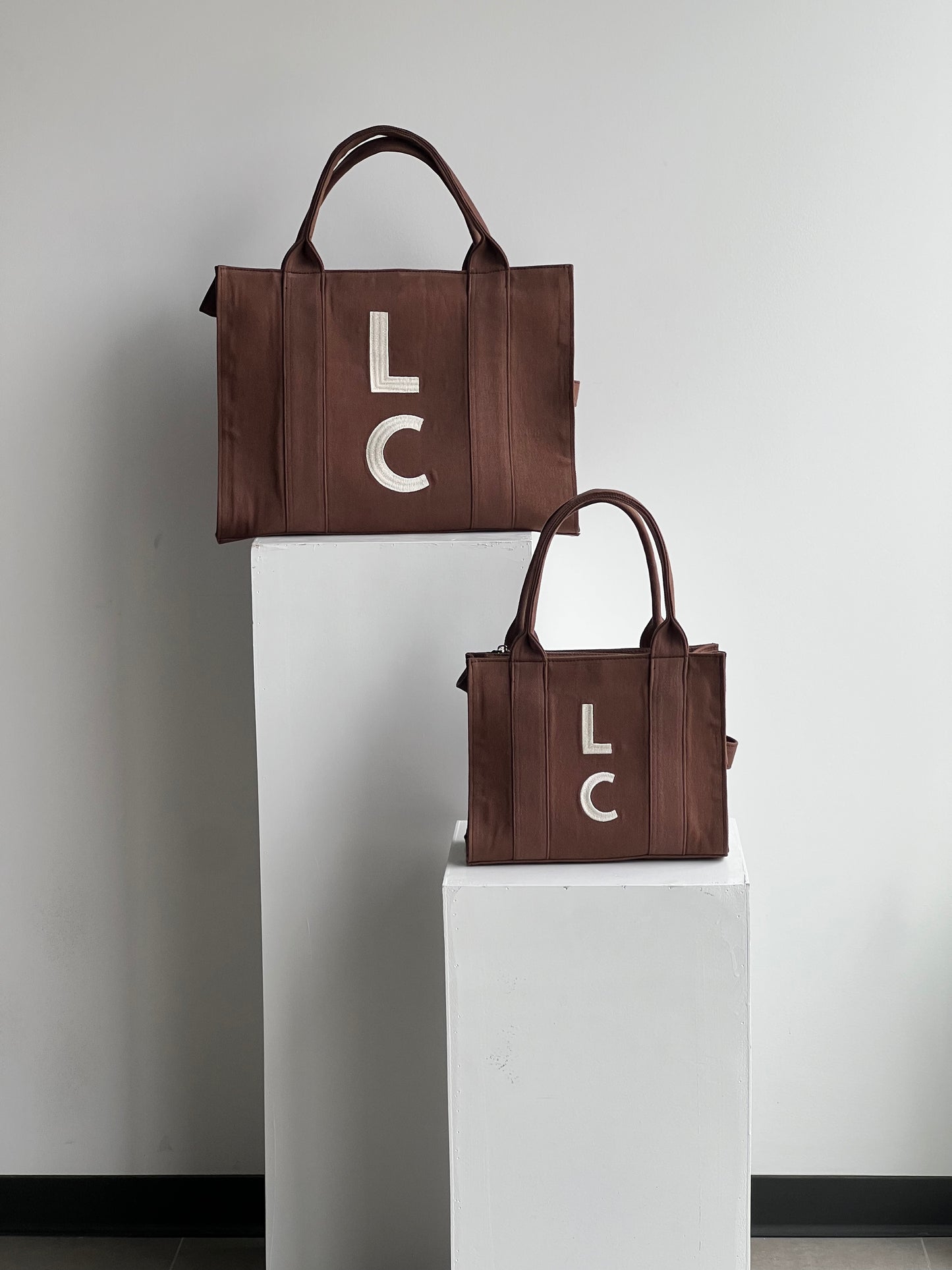 The Medium Tout Denim Brown
