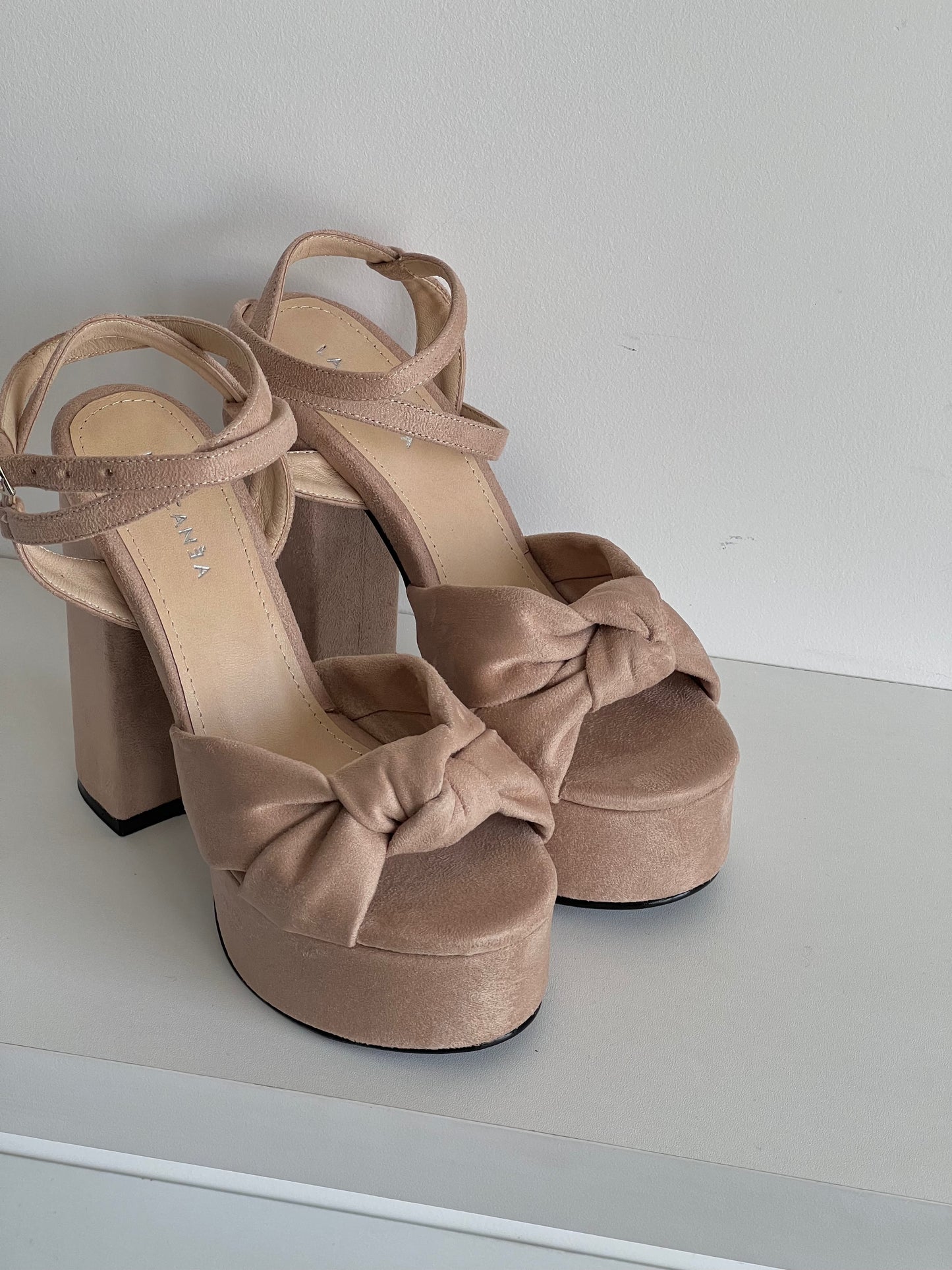 Blake Beige