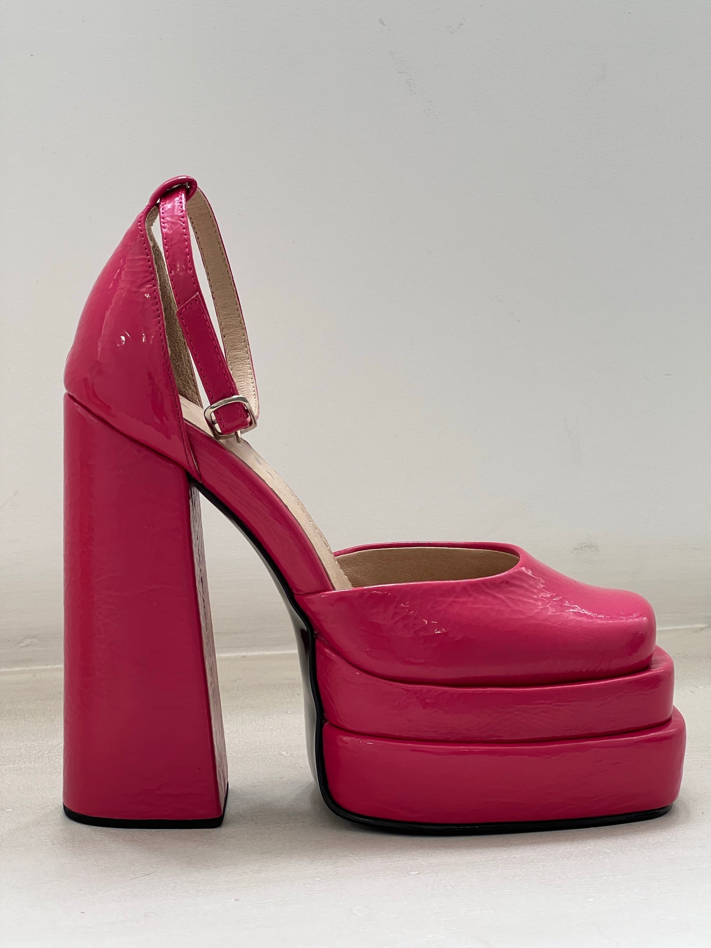 LaRouche hot pink