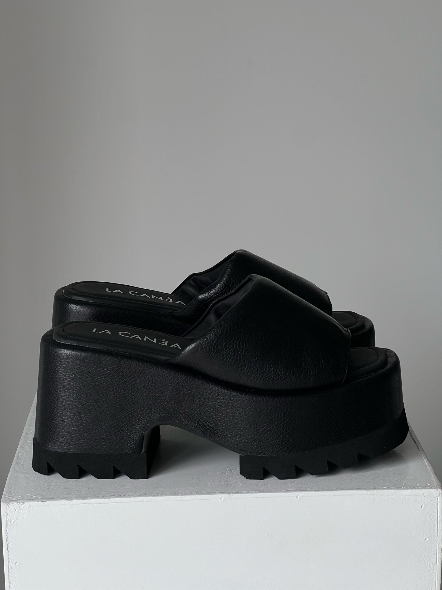 Bennett Total Black