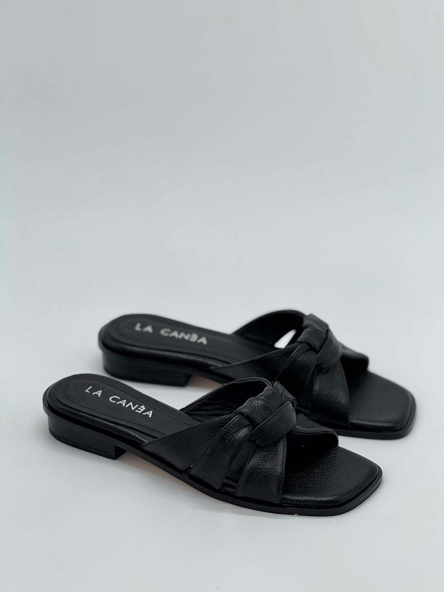 Liv Sandals Total Black