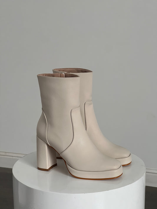 Collins Boots Cream latte