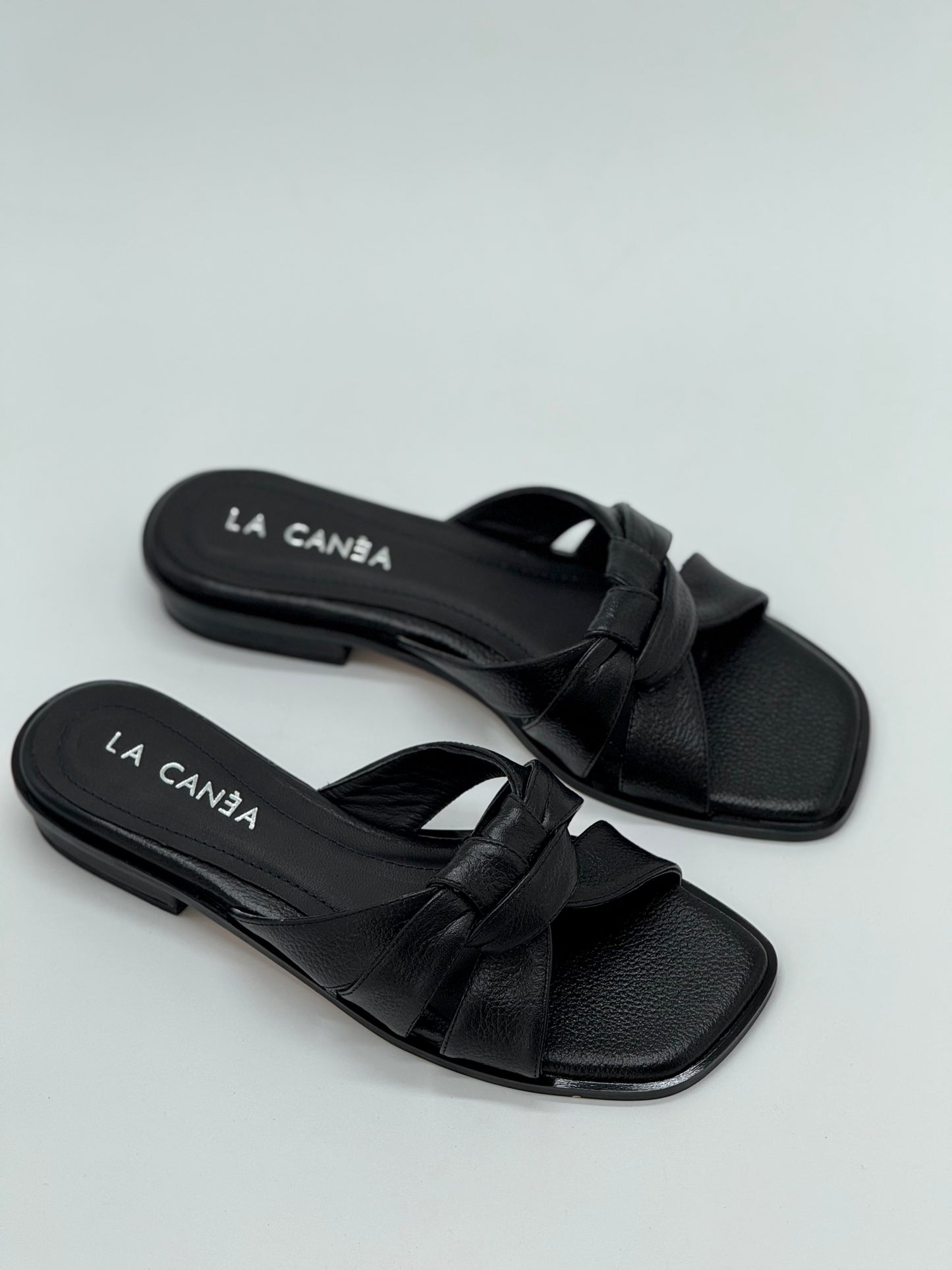 Liv Sandals Total Black