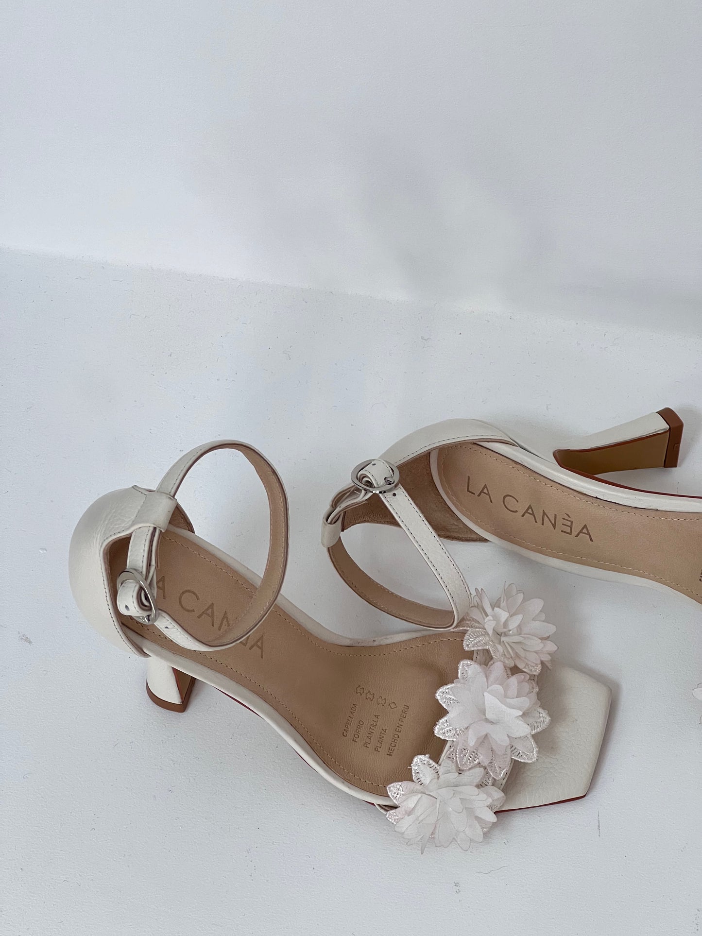 Jeanne Sandals off white