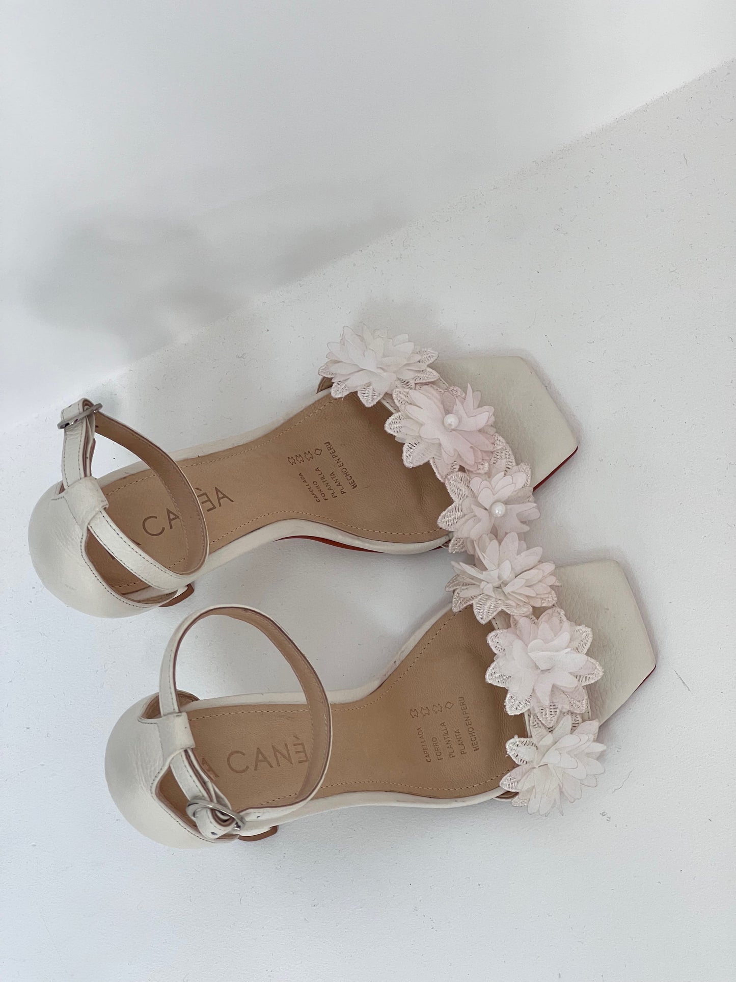 Jeanne Sandals off white