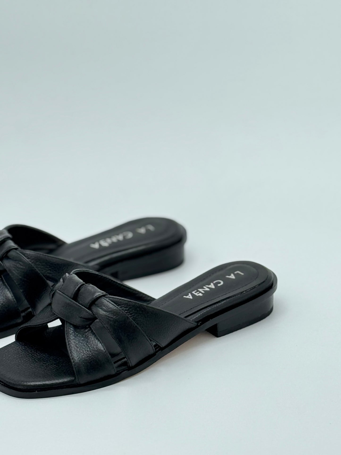 Liv Sandals Total Black