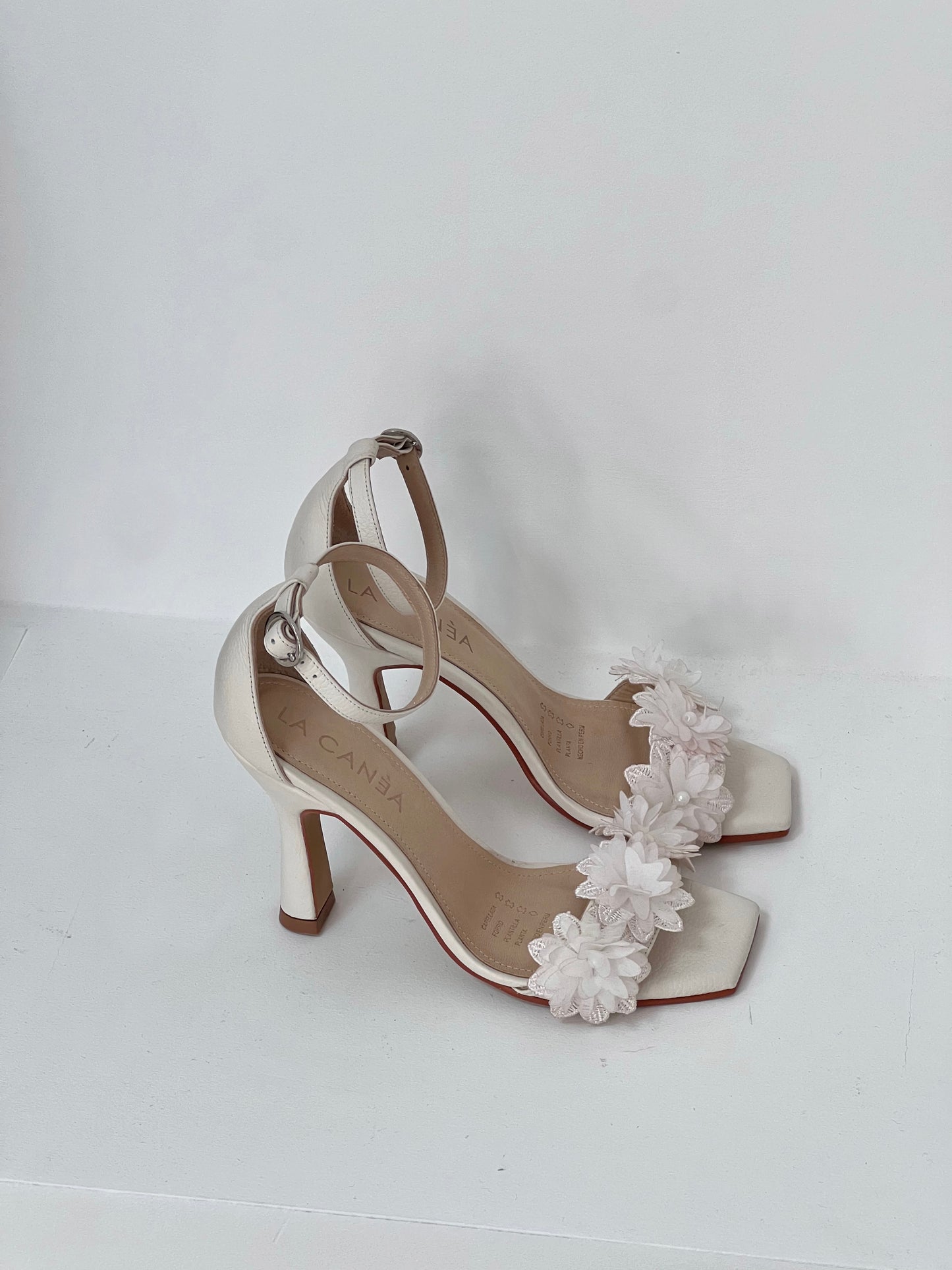 Jeanne Sandals off white