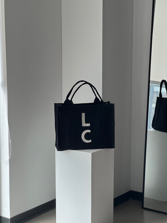 The Medium Tout Black